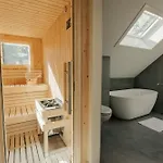 Holiday home Heide Met Hottub & Sauna | 26 Personen Wekerom