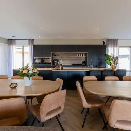 Heide Met Hottub & Sauna | 26 Personen Wekerom