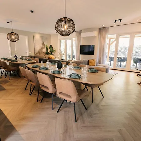 Heide Met Hottub & Sauna | 26 Personen Holiday home Wekerom